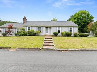 25 Naushon Ct, Pawtucket, RI 02861
