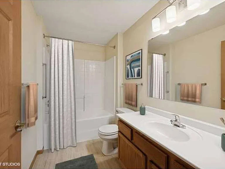 Lakewood Place Apartments — Photo 32