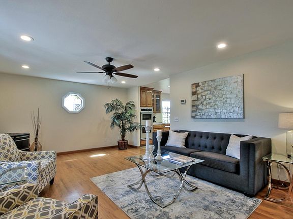 4th image of 1411 Theresa Ave