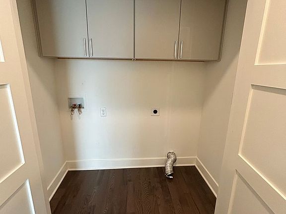 3rd image of 108-110 Oakwood Ct