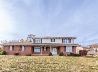2038 Lexington Dr, Connellsville, PA 15425