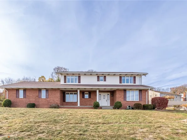 2038 Lexington Dr, Connellsville, PA 15425
