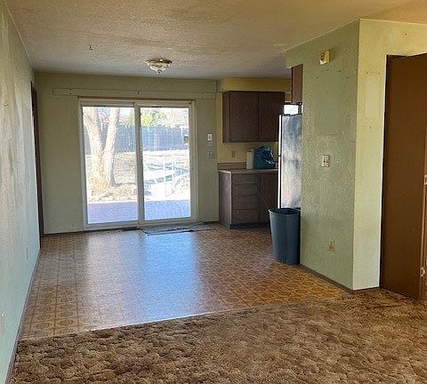 2nd image of 400 NW Royal Avenue