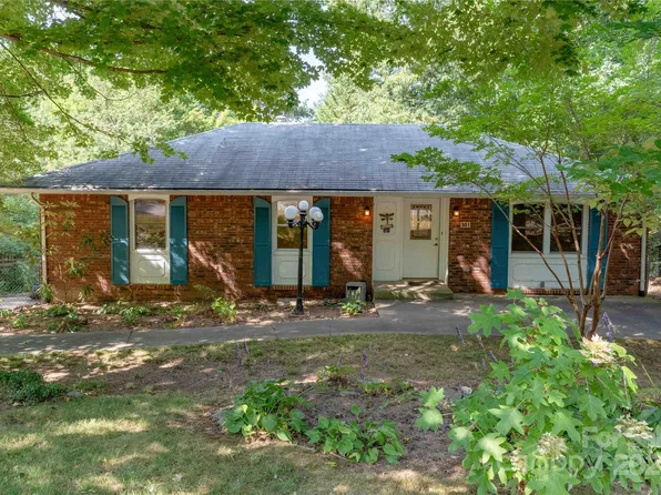 301 Melody Cir, Swannanoa, NC 28778