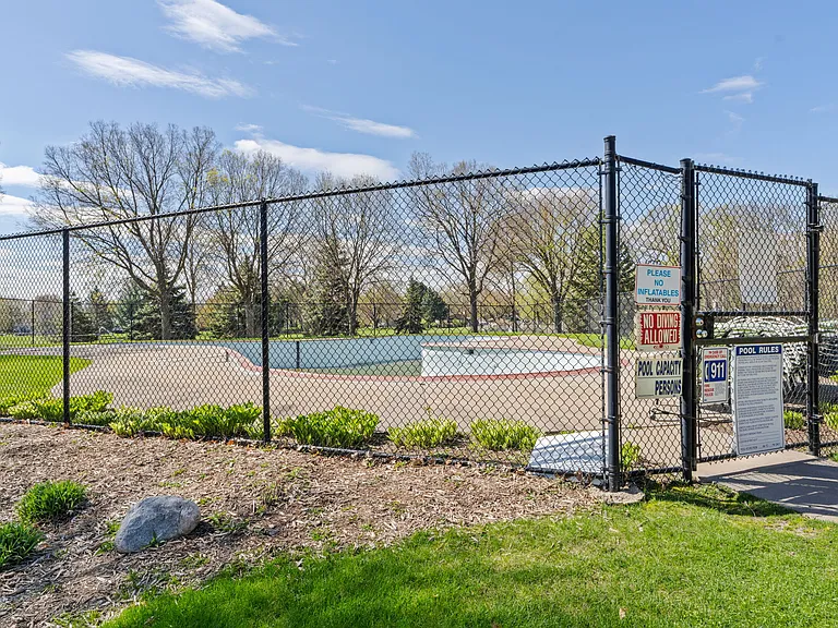 3475 Pilgrim Ln N #3475 — Photo 35