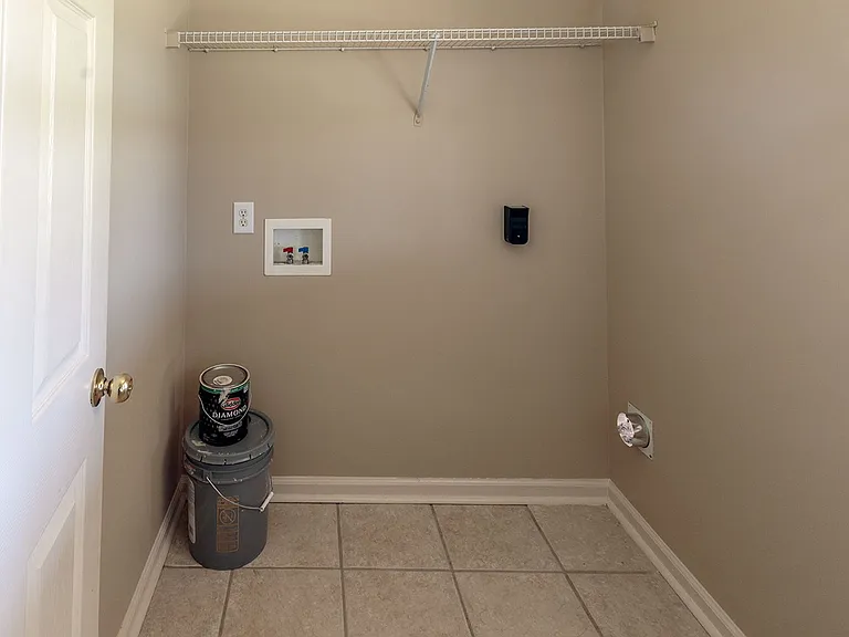 825 Bluegrass Dr — Photo 8