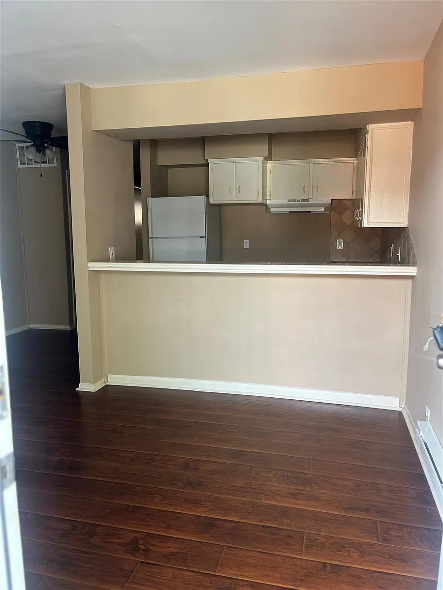 Building Photo - 1204 Saint Joseph St #6