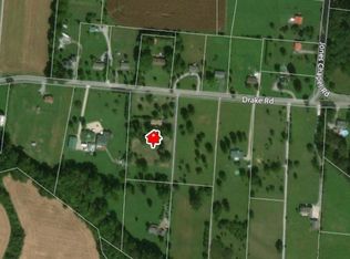 5197 Drake Rd, Cedar Hill, TN 37032