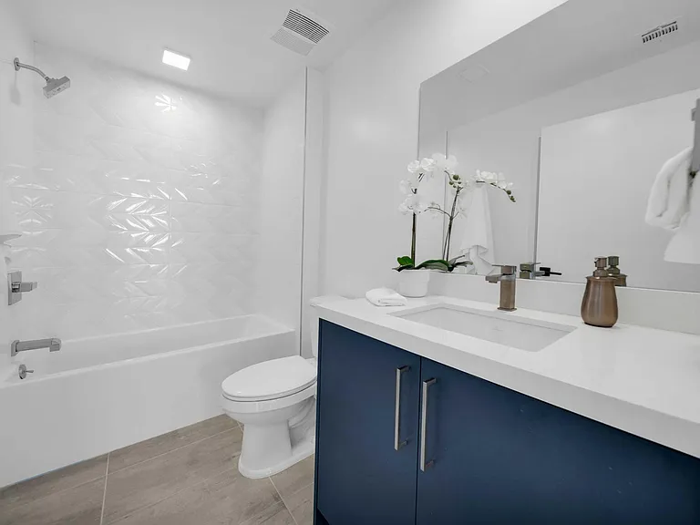 1111 N Kenmore Ave #202 — Photo 9