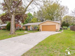 3830 Verna Dr, Lambertville, MI 48144