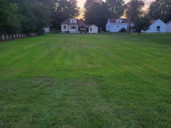 1008 Moore St, Marlette, MI 48453