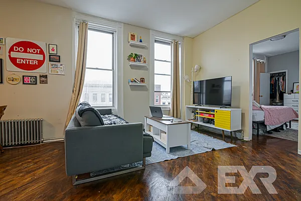 Rented by EXR | media 2