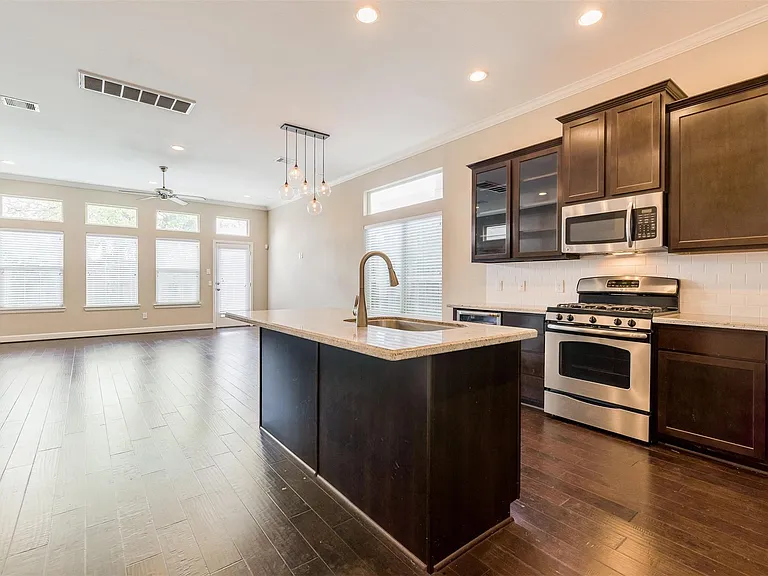 5807 Larkin St — Photo 3