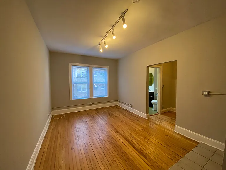 1204 W Granville Ave — Photo 2