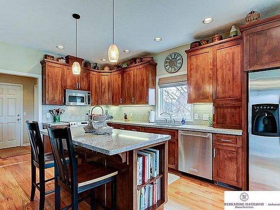 4th image of 913 Southridge Dr