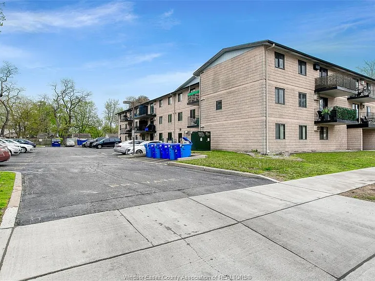 3355 Sandwich St #102 — Photo 25