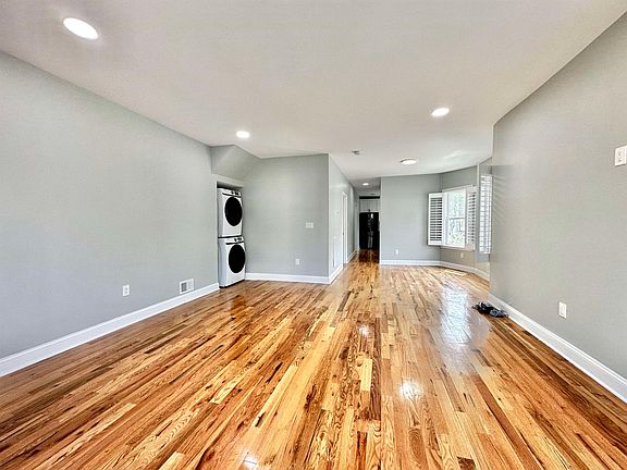 2nd image of 259 Duncan Ave #1