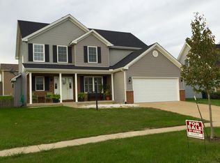 1706 Hunters Ridge Ct, Mahomet, IL 61853