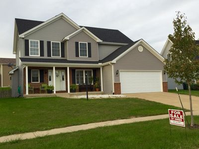 1706 Hunters Ridge Ct, Mahomet, IL, 61853