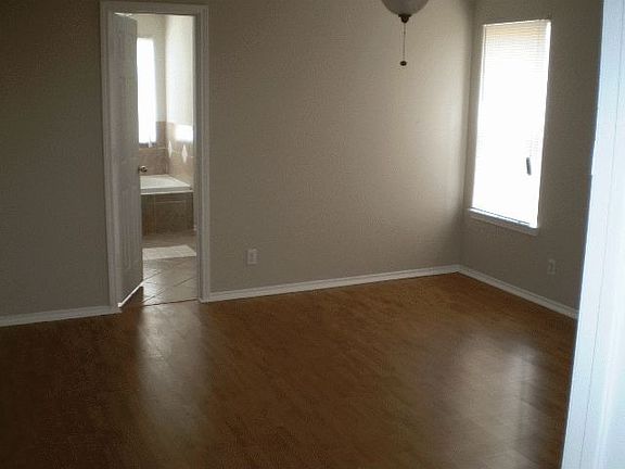 5th image of 4202 Lori Dr