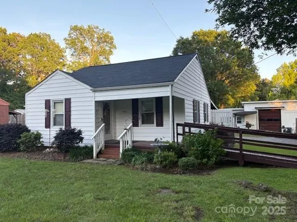 1014 Skyway Dr, Kannapolis, NC 28083