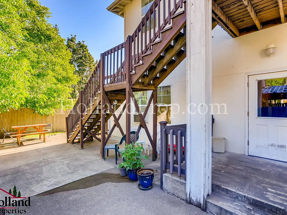 1806 Elm St #4
