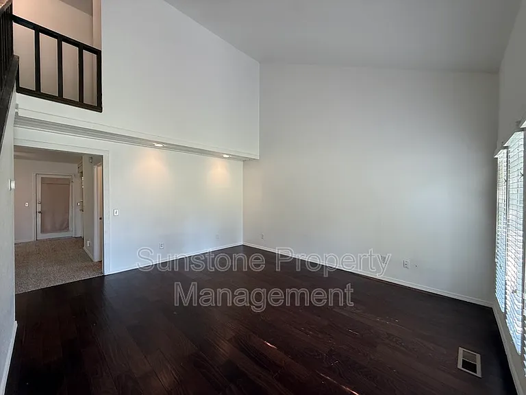 5117 S Lions Ave — Photo 3