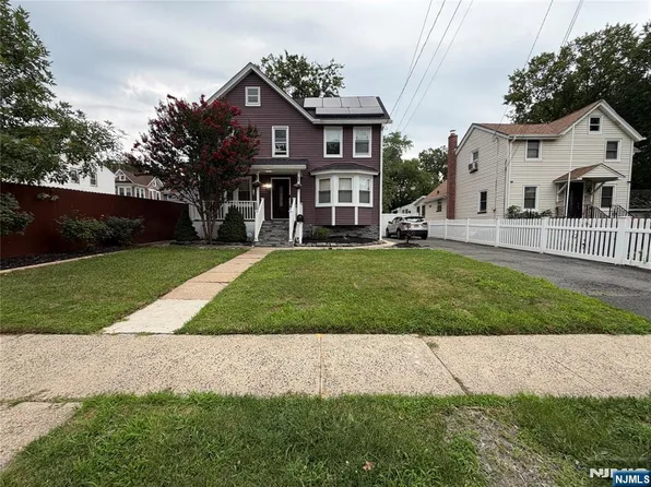 413 Pine St, Roselle, NJ 07203