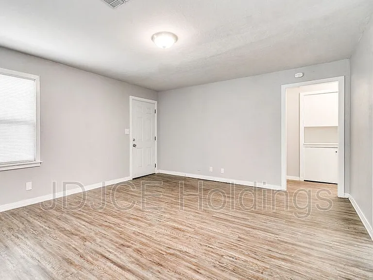 536 E Northrup Dr — Photo 2