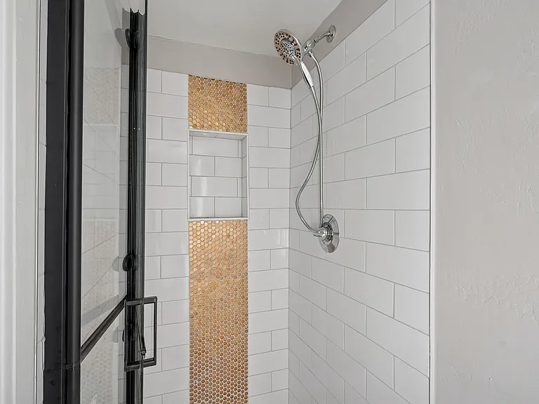 890 E Ash St #4 — Photo 7