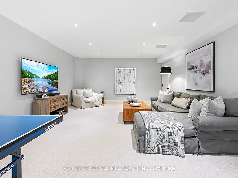 8 Cumberland Dr — Photo 43