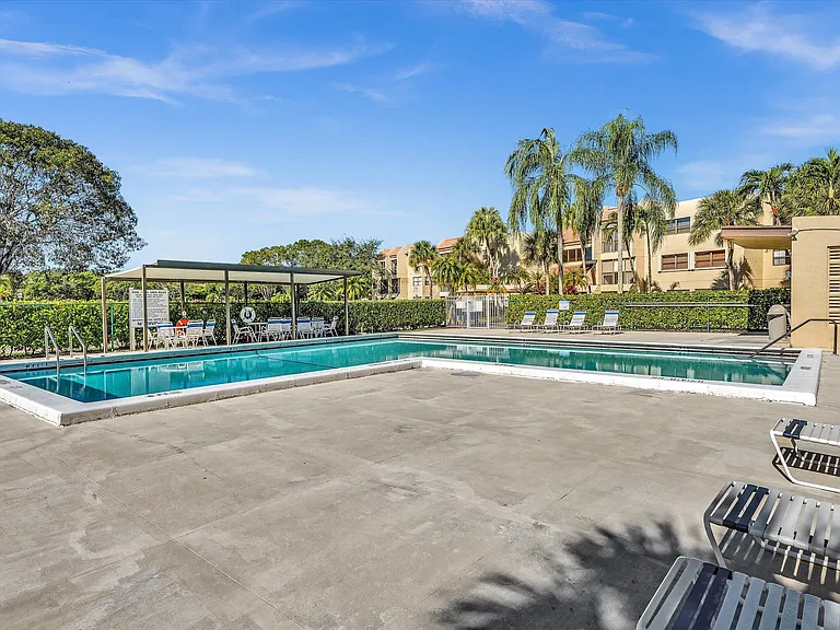 220 Lakeview Dr #210 — Photo 45