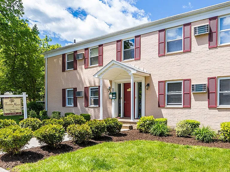 Franklin Manor — Photo 15