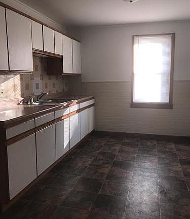 3rd image of 331 Superior Ave
