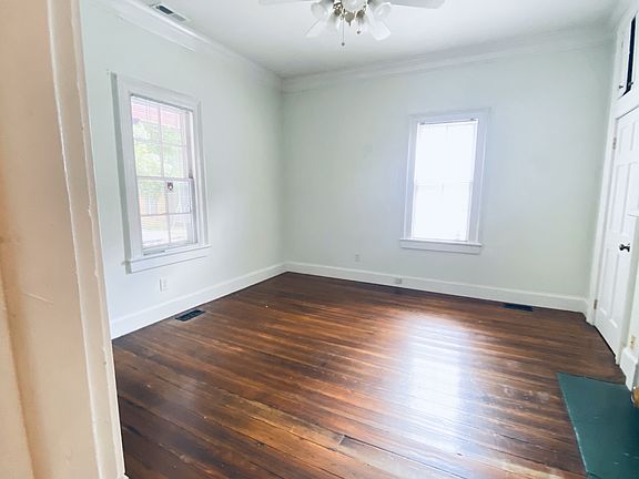 Main bedroom - approx 13'X14'