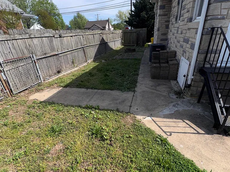 222 Townsend Ave — Photo 21