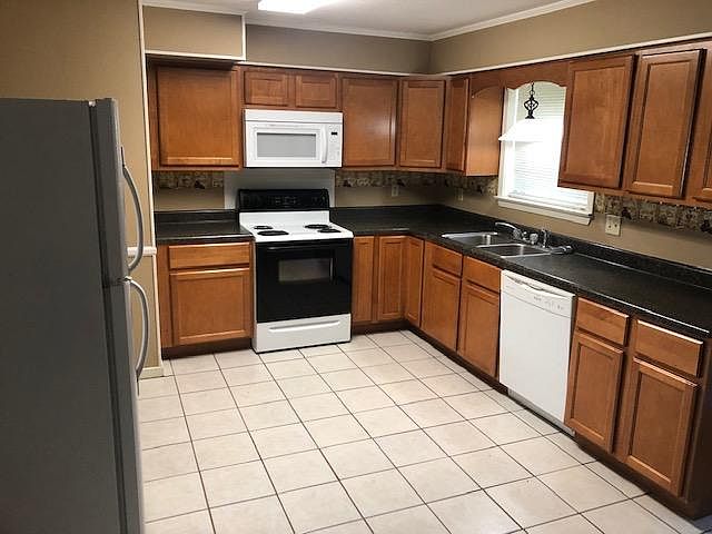 1st image of 120 Beverly Dr