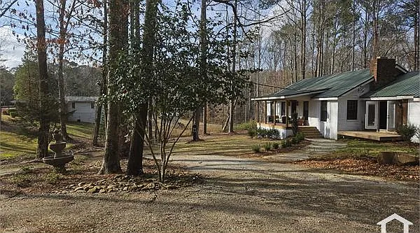 5 bed, 2400 sqft, $3,200 — Photo 2