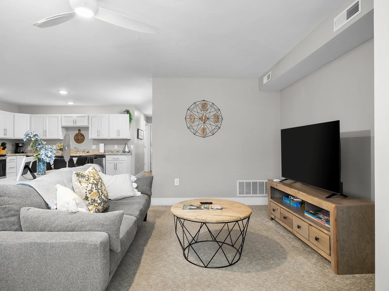 2 bed, 1150 sqft, $2,000 — Photo 1