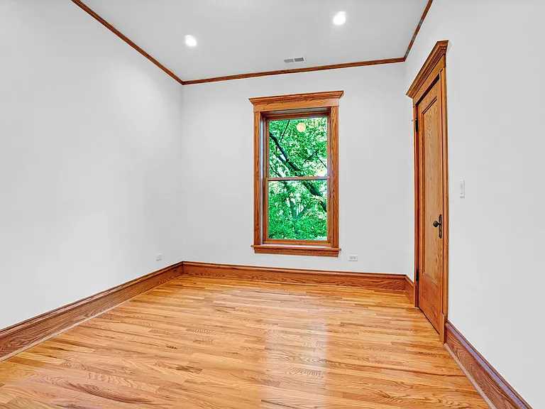 1233 N Hoyne Ave #3 — Photo 9