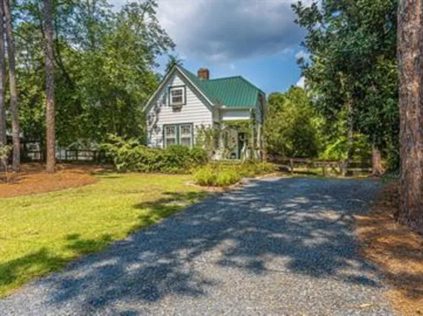 560 E New England Ave, Pinebluff, NC 28373