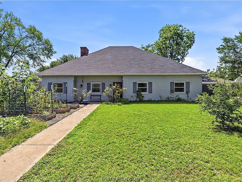 1st image of 2304 Quail Hollow Dr