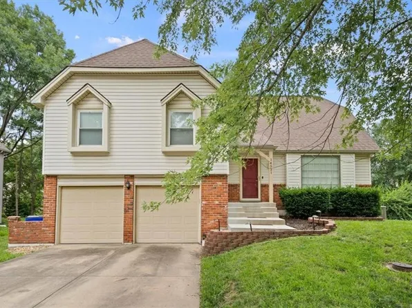 14521 S Locust St, Olathe, KS 66062
