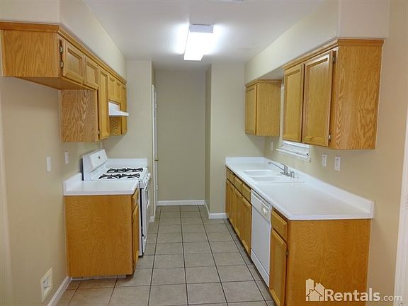 4th image of 596 Escalante Ave