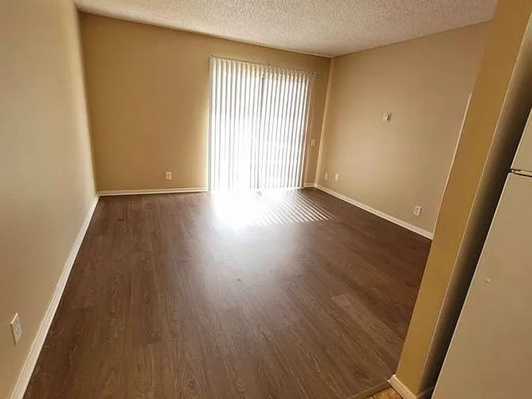 Burkhart Apartments — Photo 26
