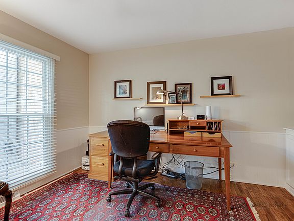 4th image of 52 Berkshire Ln