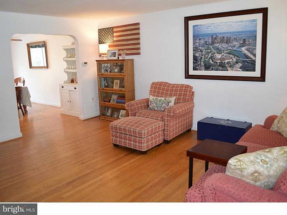 4th image of 218 Cedar Ave