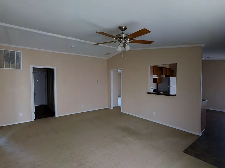321 E Lime St — Photo 2
