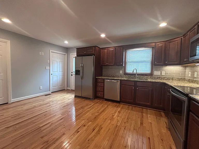 209 Delmar St — Photo 8
