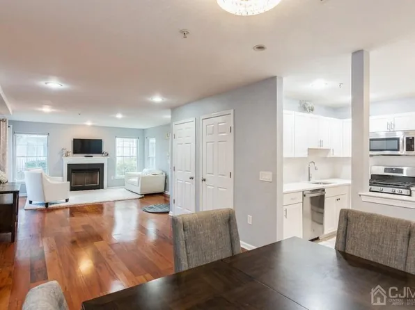 114 Chariot Ct, Piscataway, NJ 08854